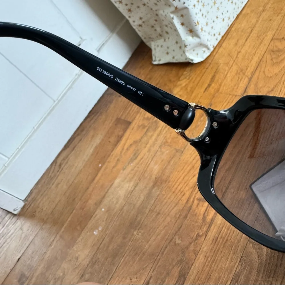 GUCCI Black Frame Gradient Tint Horsebit Oversized Sunglasses
